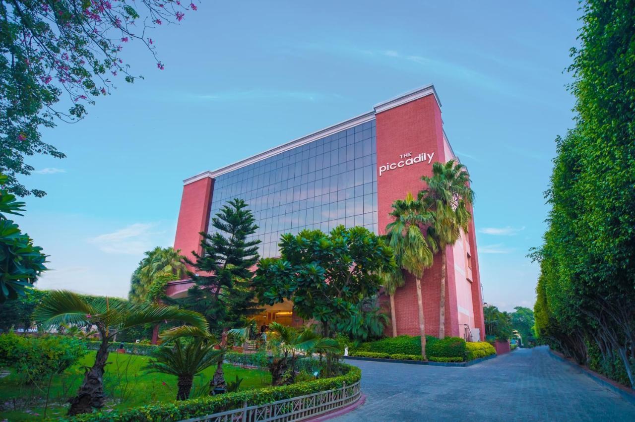 The Piccadily Hotel Lucknow Eksteriør billede