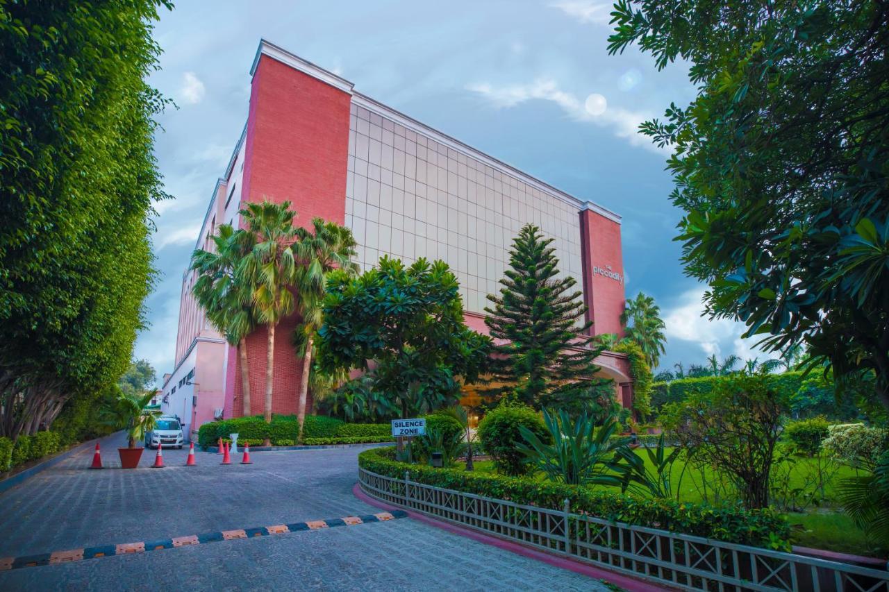 The Piccadily Hotel Lucknow Eksteriør billede