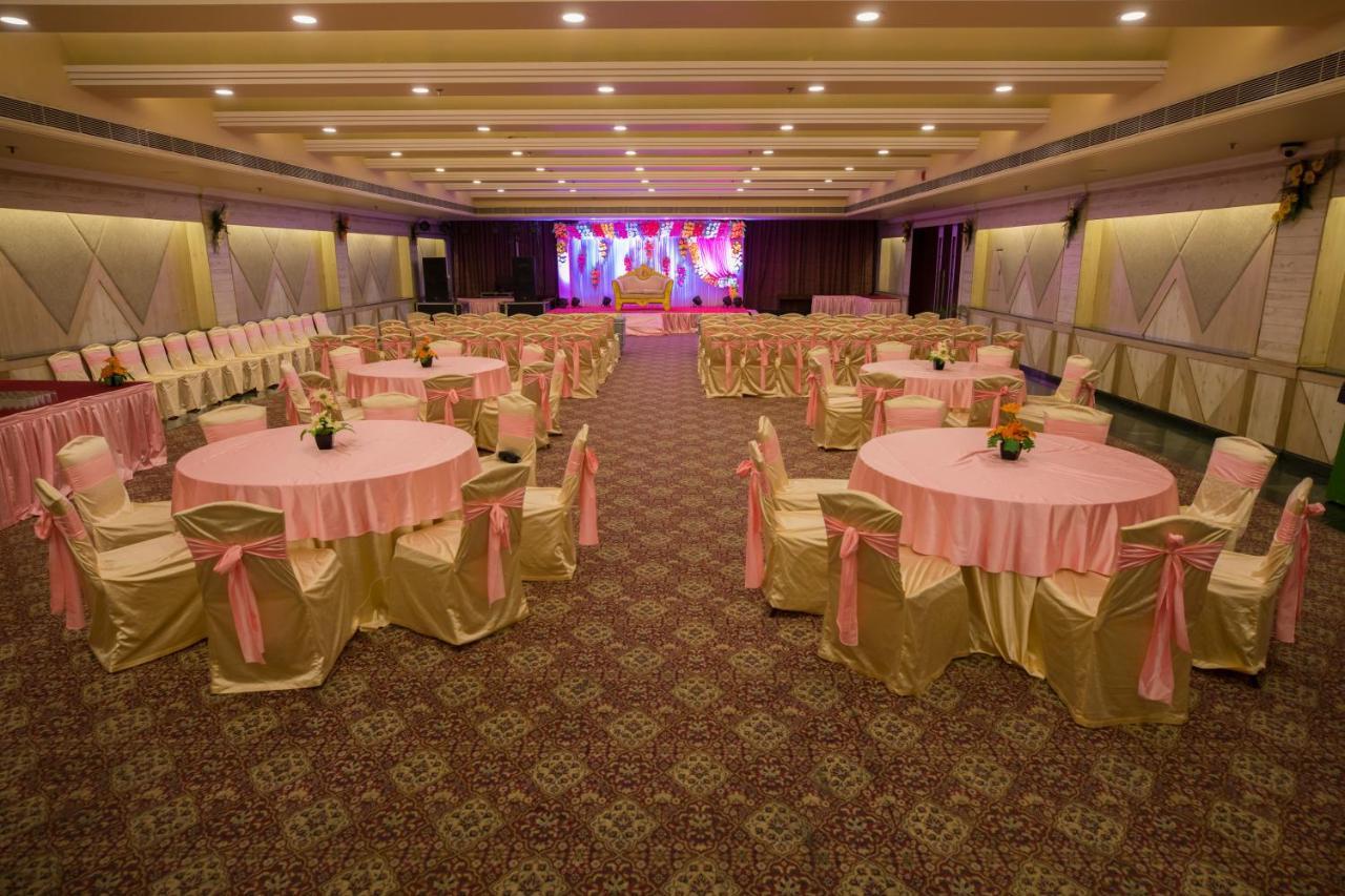 The Piccadily Hotel Lucknow Eksteriør billede