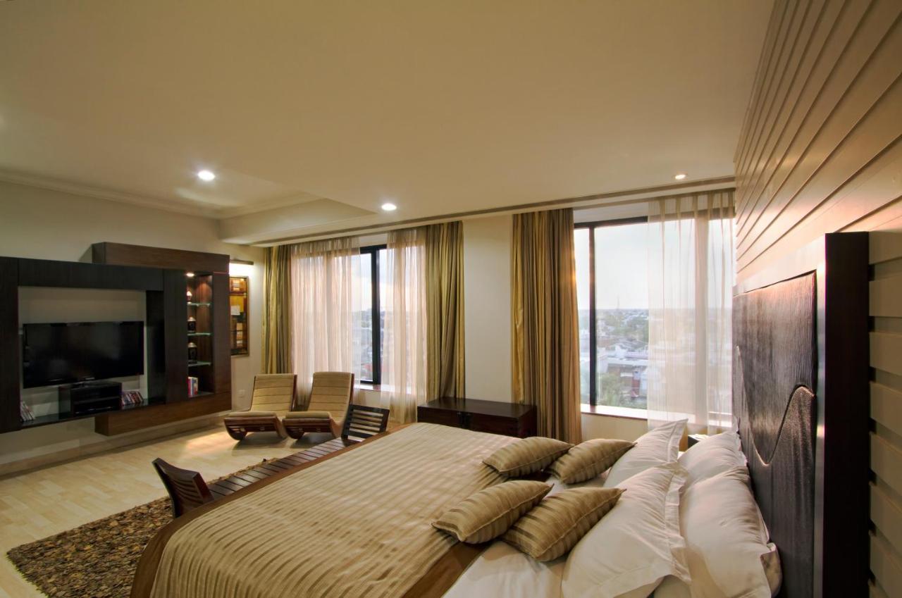 The Piccadily Hotel Lucknow Eksteriør billede