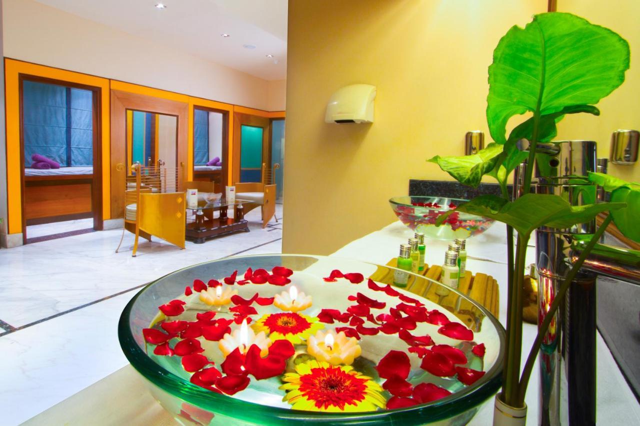 The Piccadily Hotel Lucknow Eksteriør billede