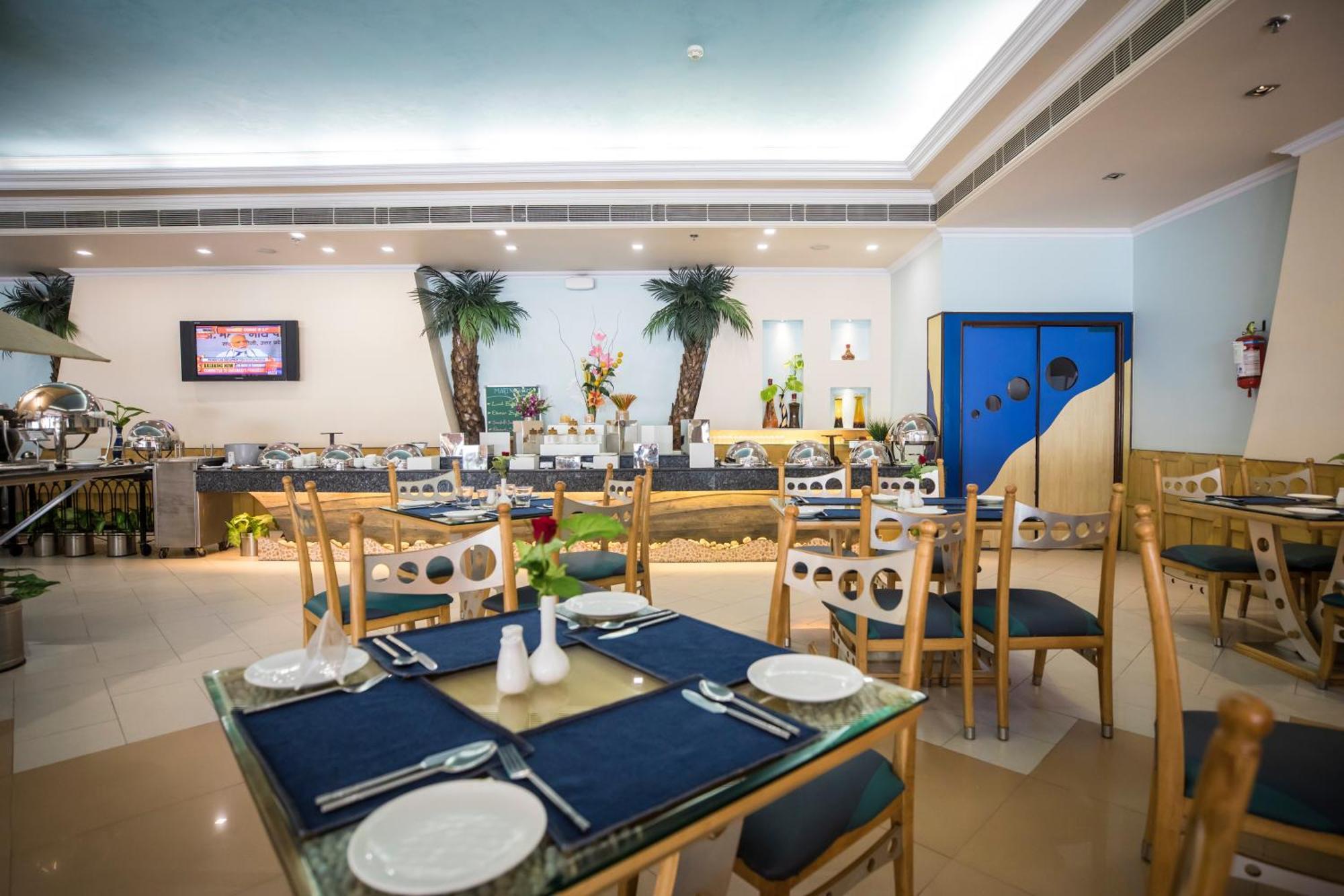 The Piccadily Hotel Lucknow Eksteriør billede