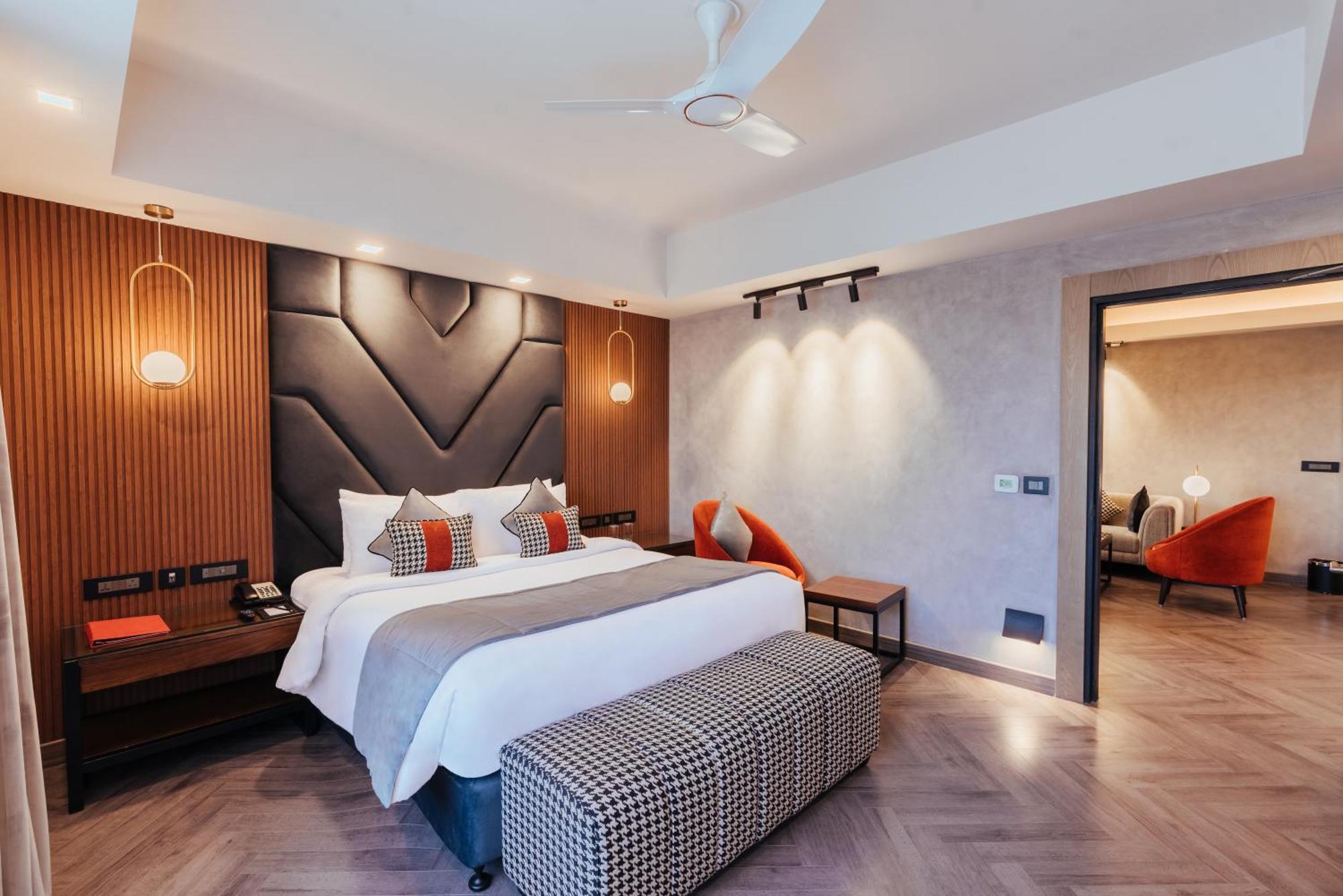 The Piccadily Hotel Lucknow Eksteriør billede