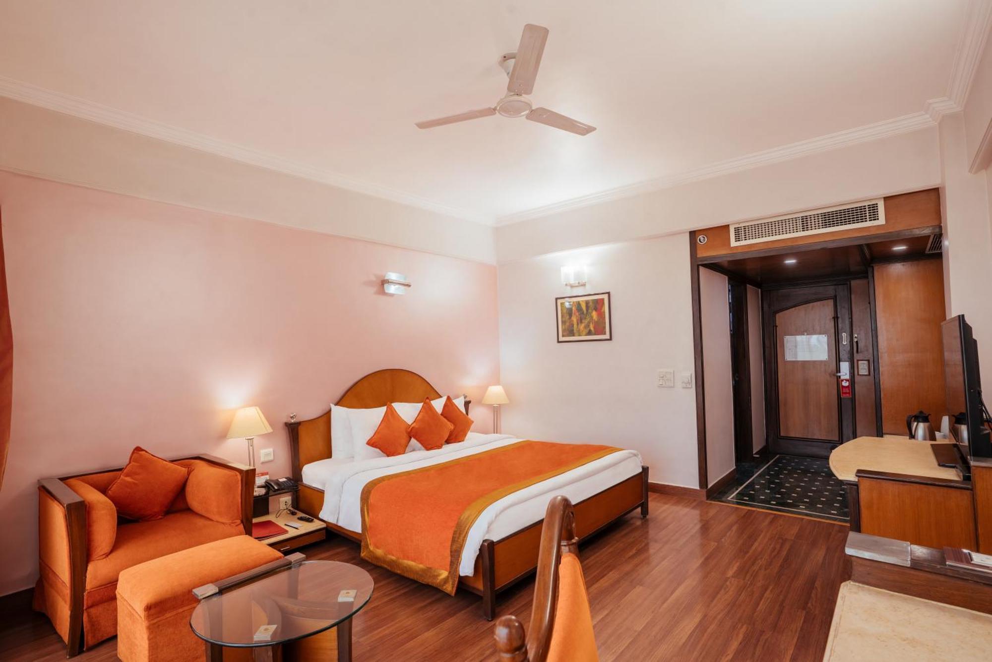 The Piccadily Hotel Lucknow Eksteriør billede