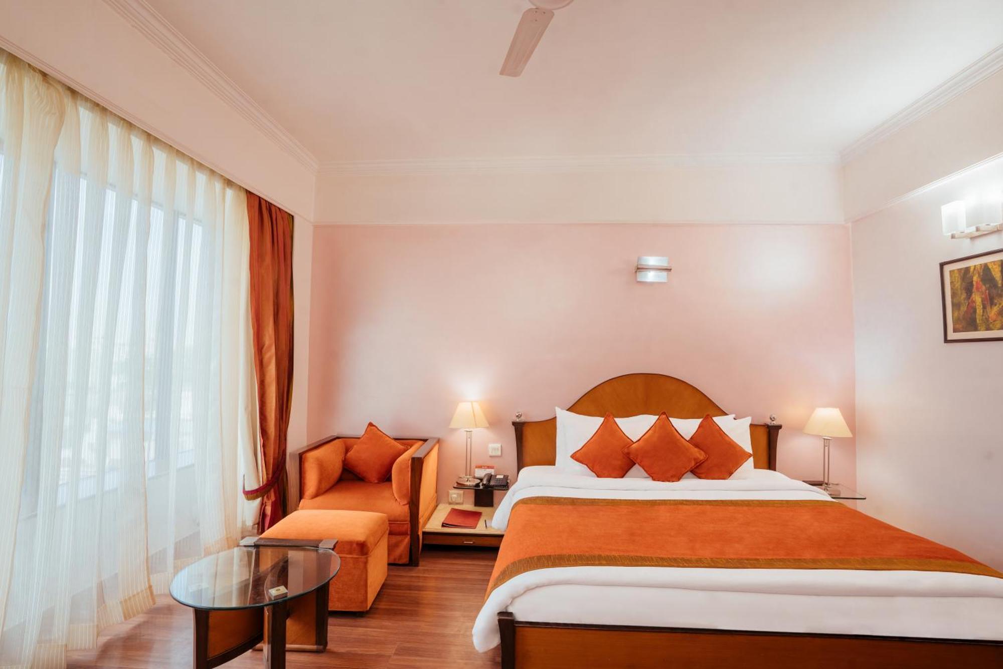 The Piccadily Hotel Lucknow Eksteriør billede
