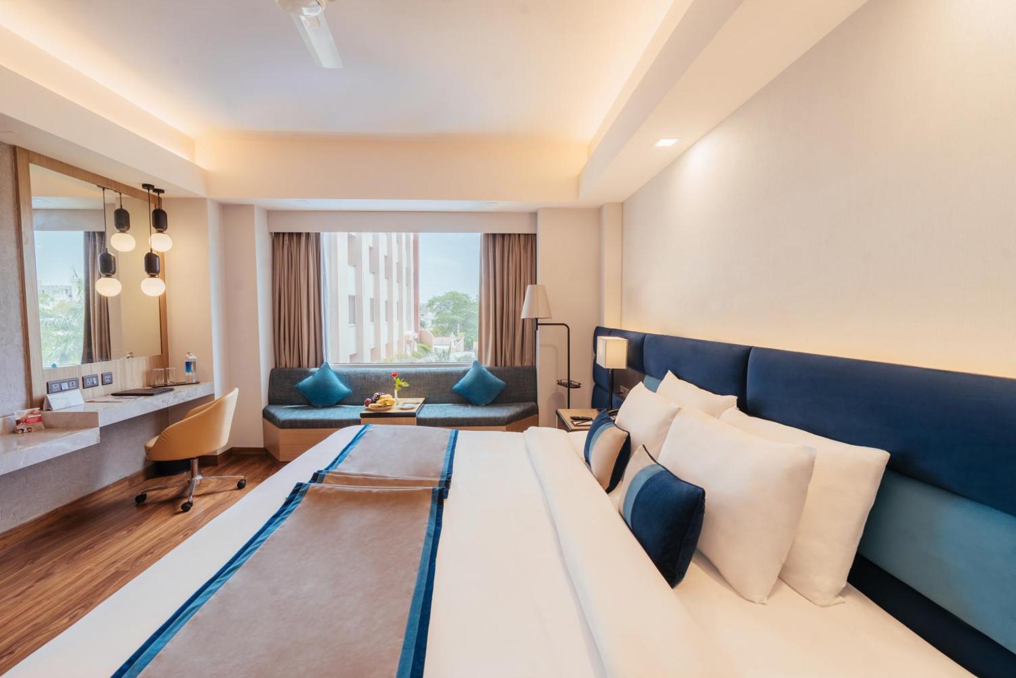 The Piccadily Hotel Lucknow Eksteriør billede