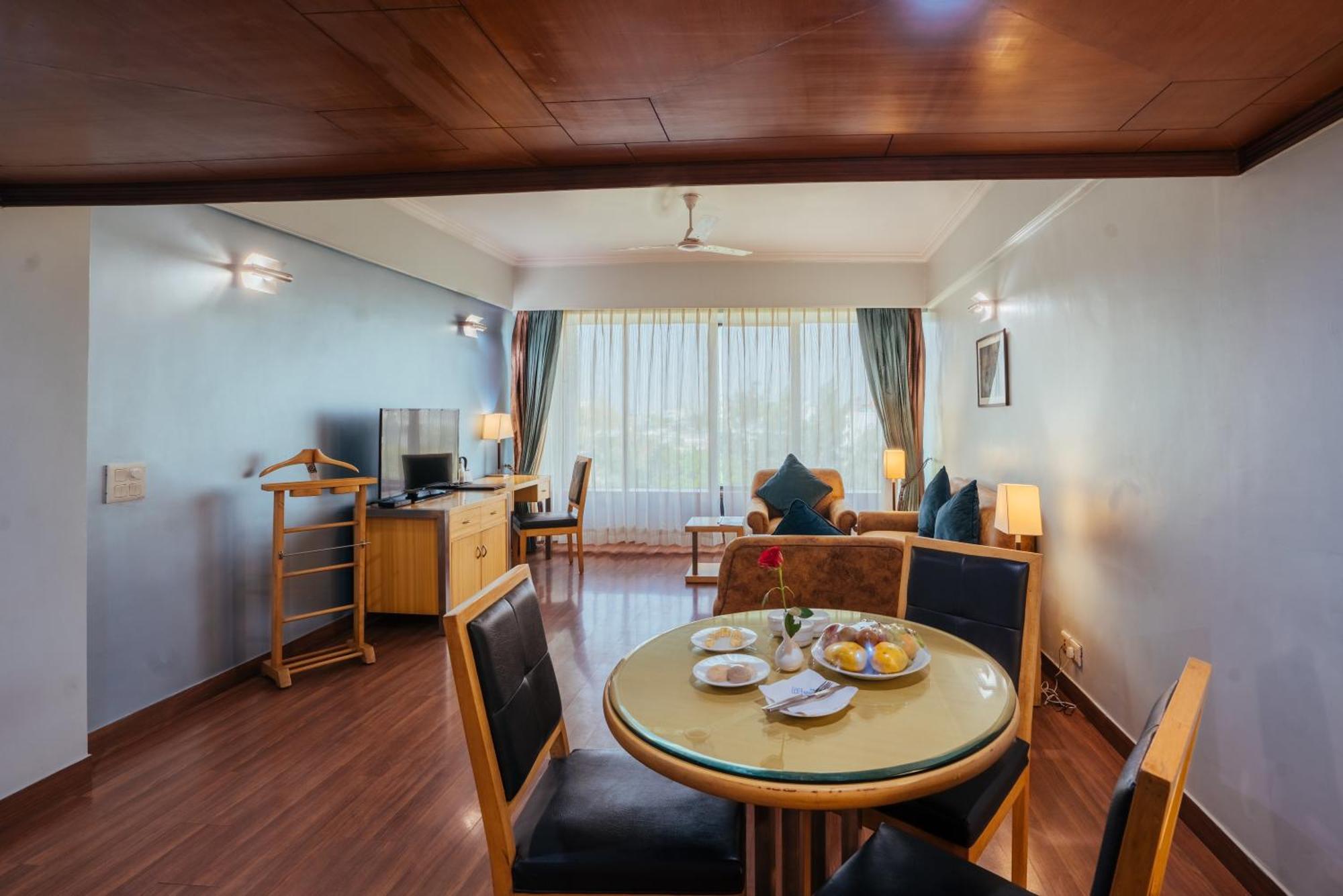 The Piccadily Hotel Lucknow Eksteriør billede