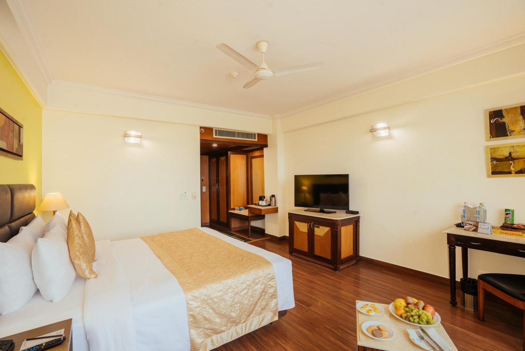 The Piccadily Hotel Lucknow Eksteriør billede